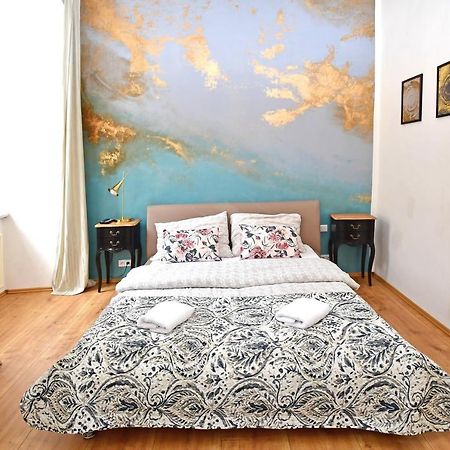 Lovely Little Cosy Apt In Praha Bagian luar foto