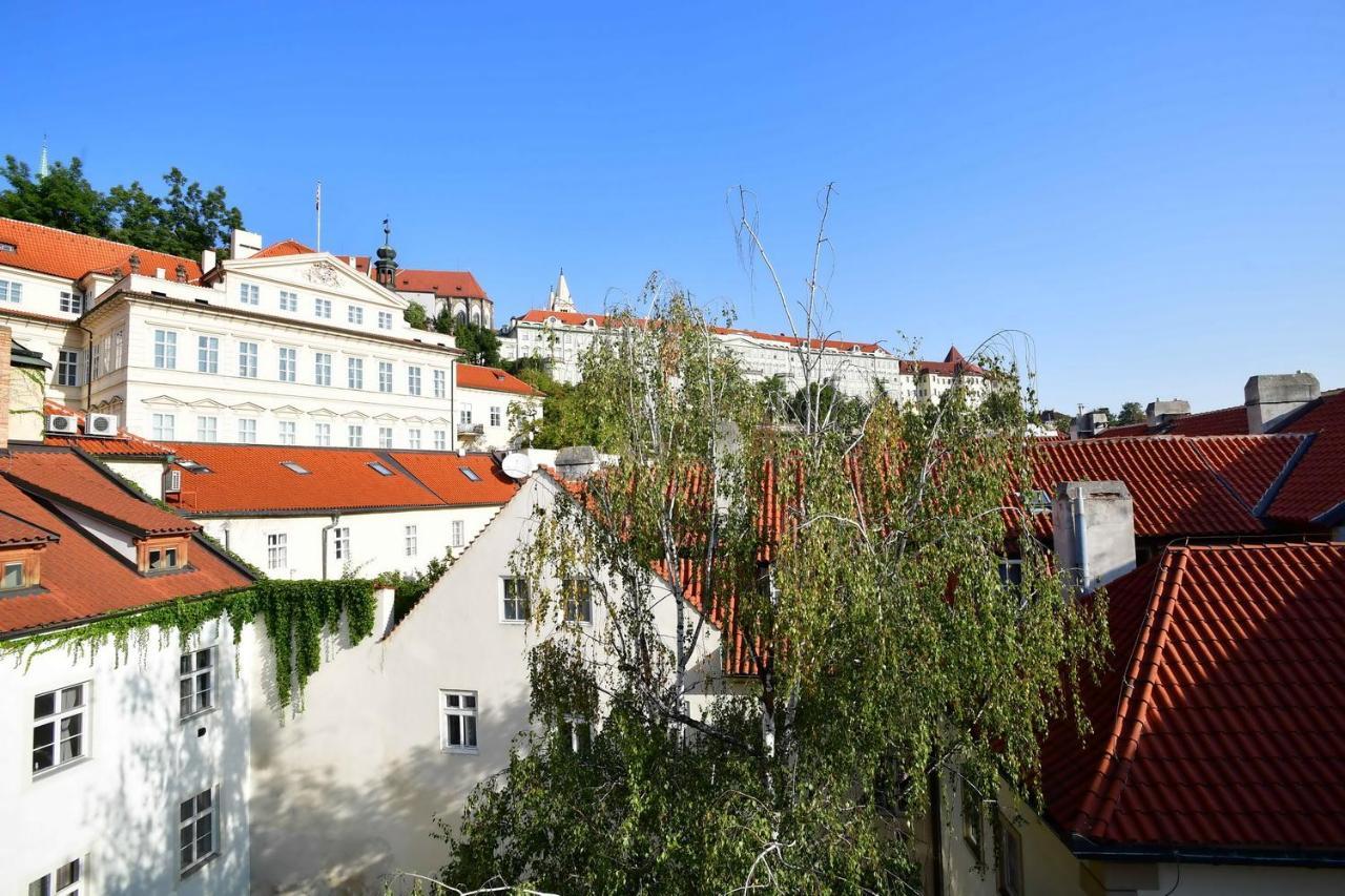 Lovely Little Cosy Apt In Praha Bagian luar foto