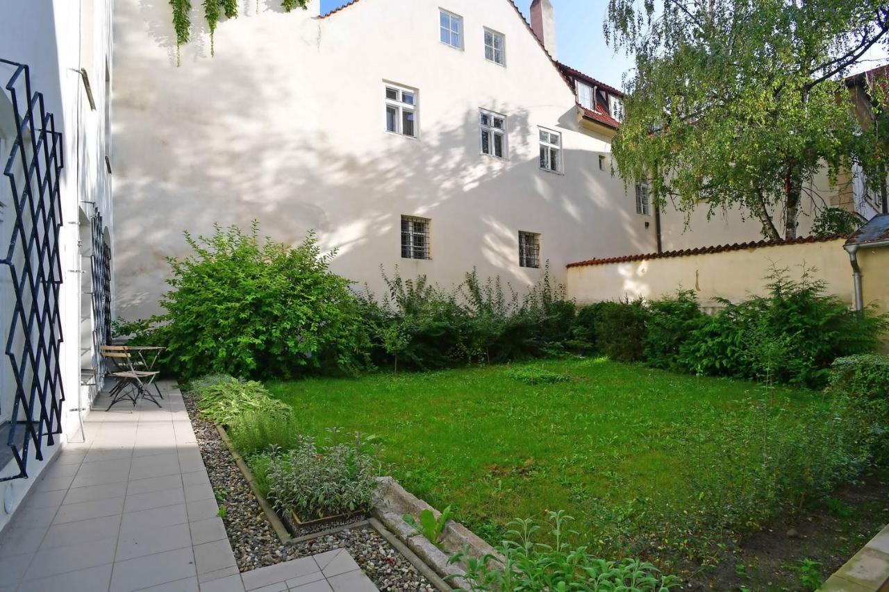 Lovely Little Cosy Apt In Praha Bagian luar foto