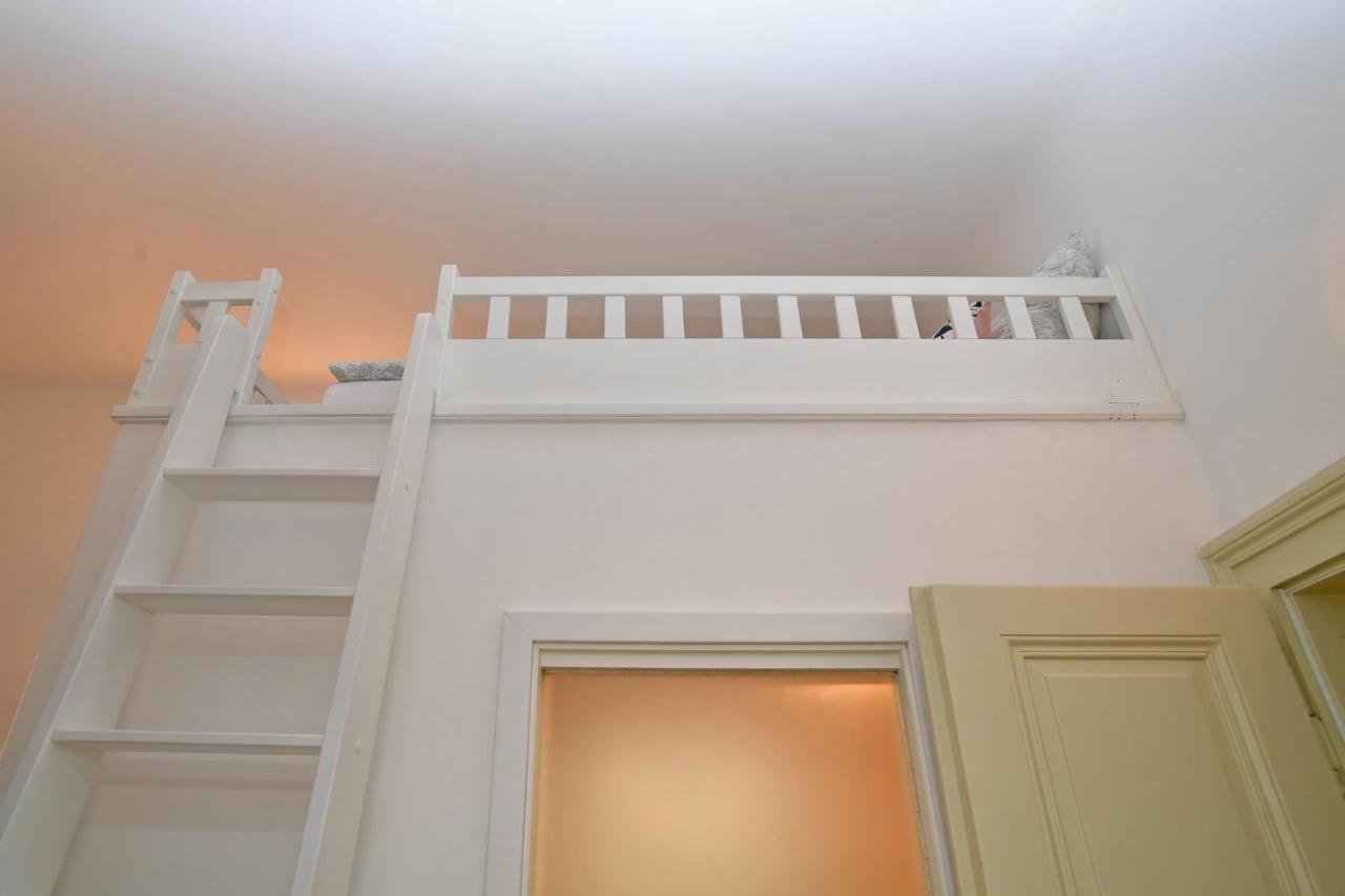 Lovely Little Cosy Apt In Praha Bagian luar foto