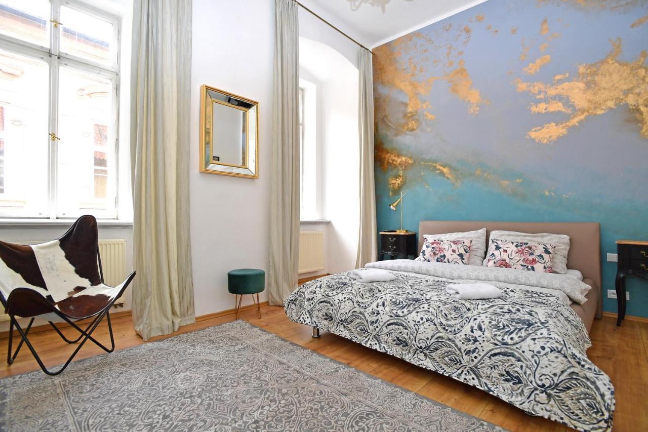 Lovely Little Cosy Apt In Praha Bagian luar foto