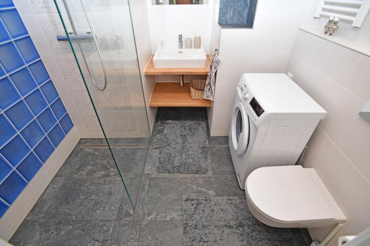 Lovely Little Cosy Apt In Praha Bagian luar foto