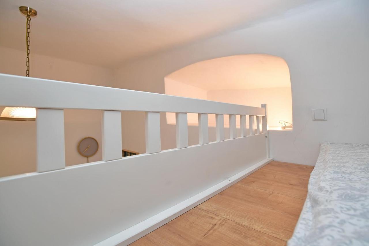 Lovely Little Cosy Apt In Praha Bagian luar foto