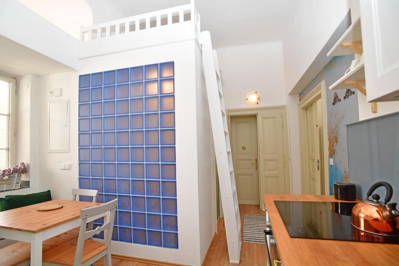 Lovely Little Cosy Apt In Praha Bagian luar foto